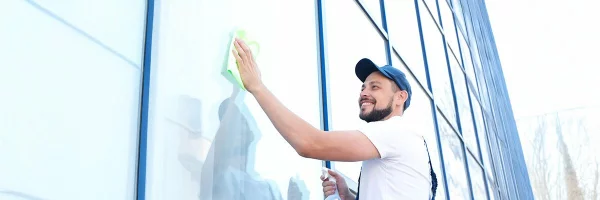 Detergenti geamuri si suprafete vitrate