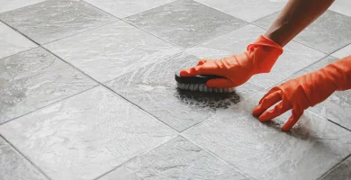 Cu ce detergent scot petele grele de pe gresie după șantier?